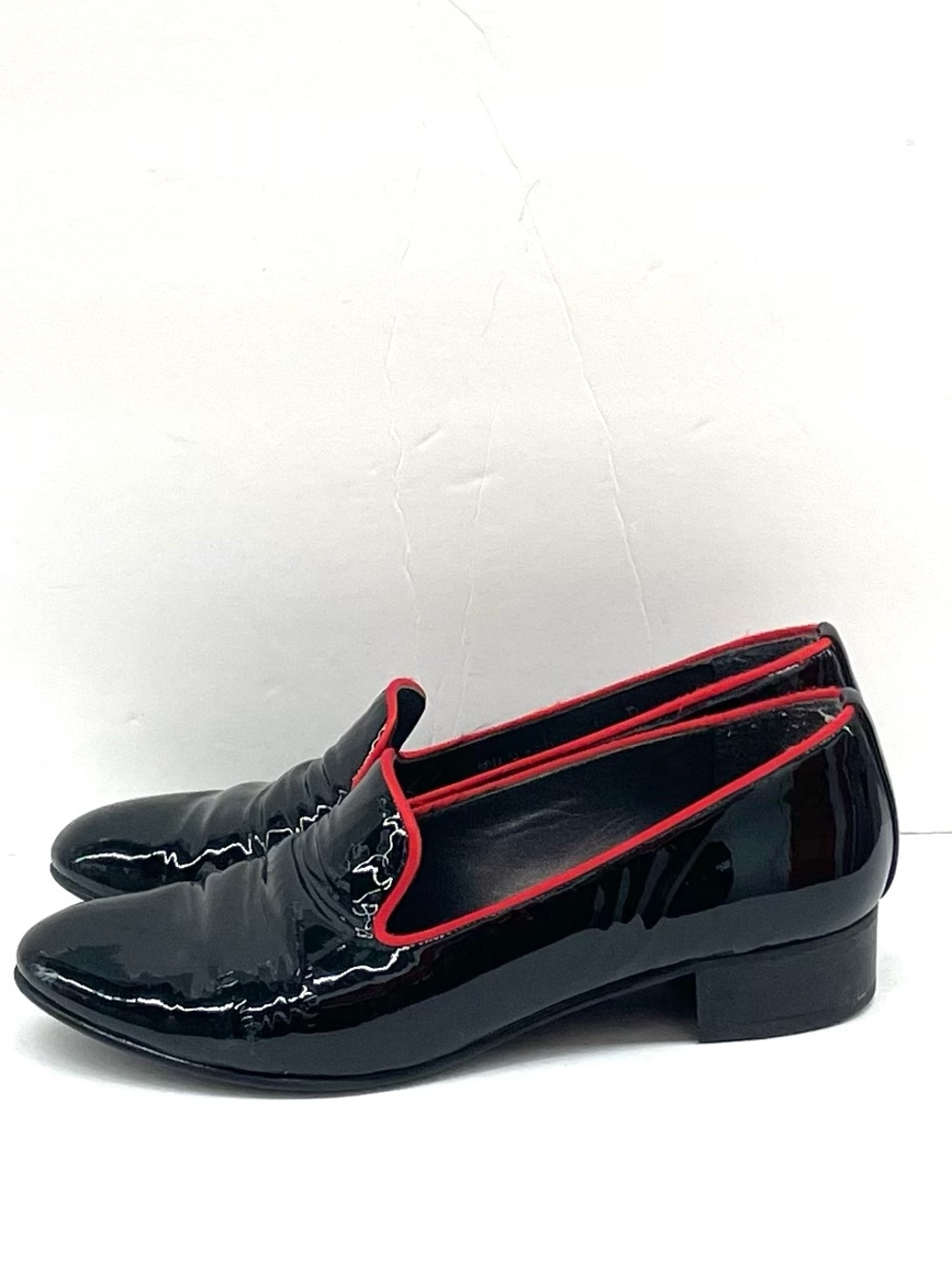 Stuart Weitzman patent leather loafers with red trim Sz 7